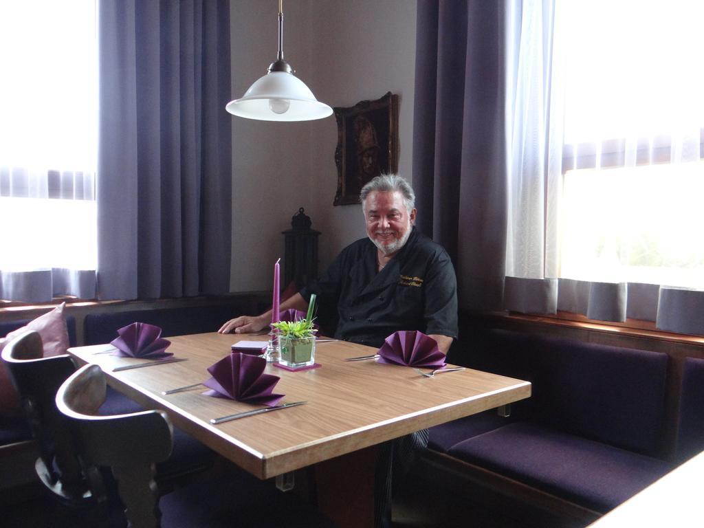 Hotel-Restaurant Zum Goldenen Hahnen Markgroningen Luaran gambar