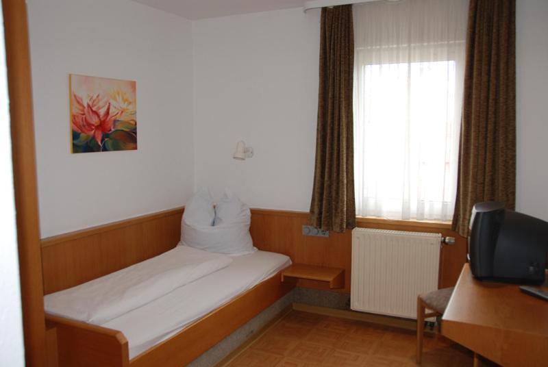 Hotel-Restaurant Zum Goldenen Hahnen Markgroningen Bilik gambar